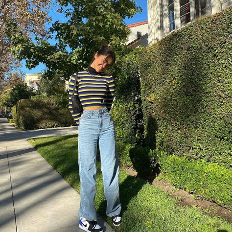 Vintage Outfits 90s Retro, Mean Girls Outfits, Vintage Outfits 90s, Fashion Photography Poses, Causual Outfits, Instagram Girls, Mean Girls, Comfortable Fashion, Fashion Inspo Outfits