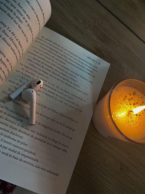 #candle #book #night #reading #airpods #uglylove #colleenhoover #music Night Time Reading Aesthetic, Reading At Night Aesthetic, Night Reading Aesthetic, Rory Aesthetic, Uni Motivation, Music Candle, Candle Book, Books Recommendations, Pretty Books