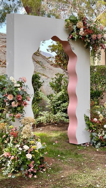 Floral Backdrop Arch, Wedding Ceremony Stage, Event Arch, Event Entrance Arch Design, Arch Structure, Birthday Celebration Ideas, Wedding Arch Backdrop, Modern Backdrop, Entrance Arch