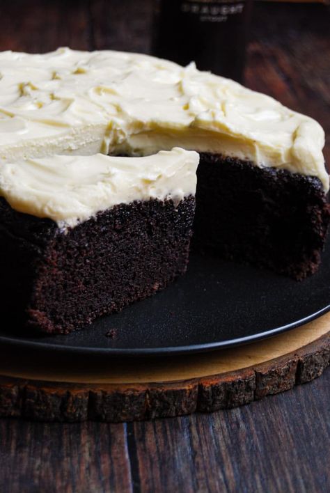 Guinness Stew Recipe, Cake Ingredients List, Clodagh Mckenna, Chocolate Guinness Cake, Nigella Lawson Recipes, Guinness Chocolate, Guinness Cake, Vanilla Icing, Frozen Chocolate