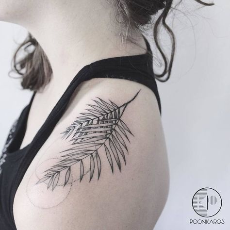 Palm Leaves Tattoo by poonkaros Palm Leaf Tattoo, Blatt Tattoos, Botanisches Tattoo, Leaf Tattoo, Palm Tattoos, Kunst Tattoos, Cute Tiny Tattoos, Botanical Tattoo, Feather Tattoos