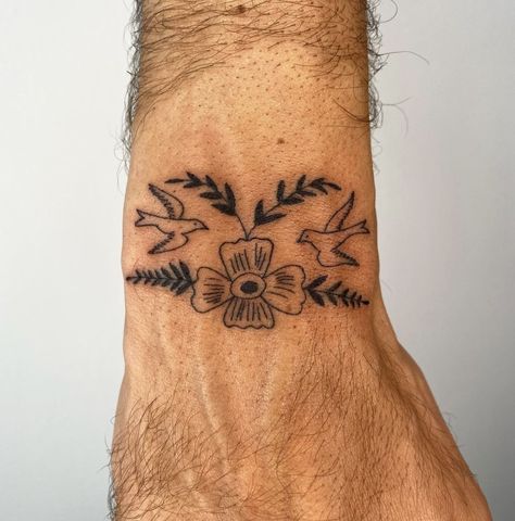 Father John Misty Tattoo, Traditional Style Bird Tattoo, American Style Tattoo Traditional, Concho Tattoo, Hand Leaf Tattoo, Fine Line Traditional Tattoo, Tattoo Hand Flower, Sicilian Tattoo, Southwestern Tattoo