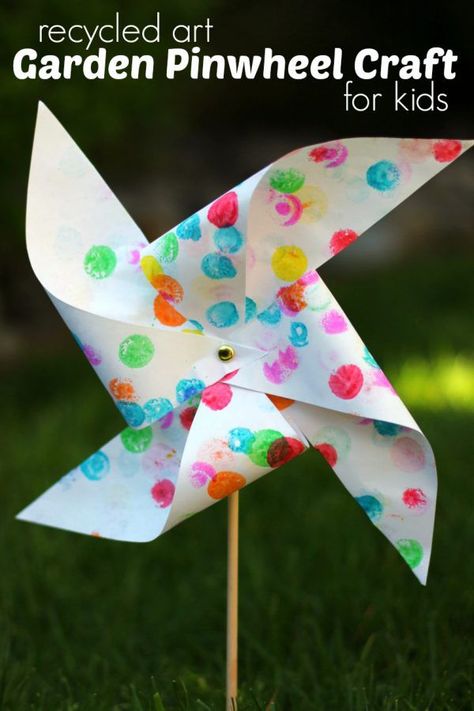 Easy 10-Minute Crafts for Kids Pinwheel Craft, Recycled Artwork, June Crafts, Garden Crafts For Kids, Recycled Art, Fun Crafts For Kids, Easy Crafts For Kids, Craft For Kids, Gardening For Kids