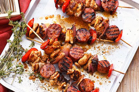 Chorizo Skewers, Tapas Ideas, Best Bbq Recipes, Chicken And Chorizo, Tapas Party, Carnivore Recipes, Chicken Chorizo, Food On Sticks, Portuguese Food