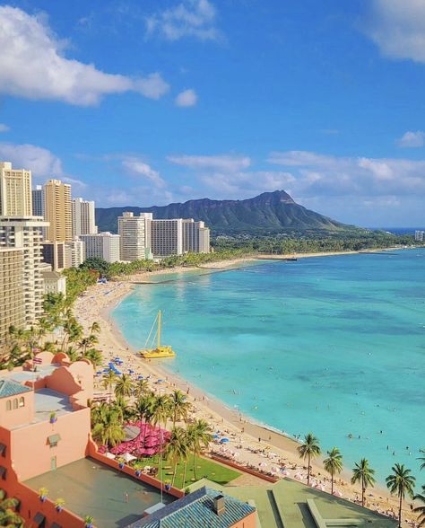 Honolulu Hawaii Aesthetic City, Honolulu Hawaii Aesthetic, Wallpaper Preppy, Hawaiian Resorts, Hawaii Aesthetic, Hawaiian Music, Richard Chamberlain, Hawaii Trip, Aesthetic City