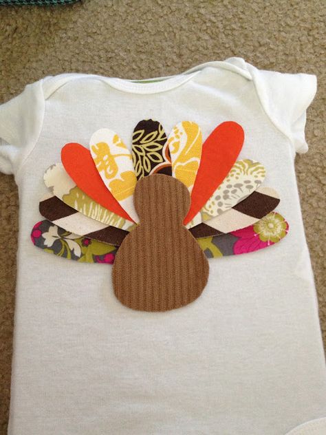 Easy DIY turkey shirt Diy Thanksgiving Outfit, Thanksgiving Sewing, Diy Turkey, Kids Clothes Patterns, Thanksgiving Art, Diy Baby Clothes, Turkey Shirts, Diy Thanksgiving, First Thanksgiving