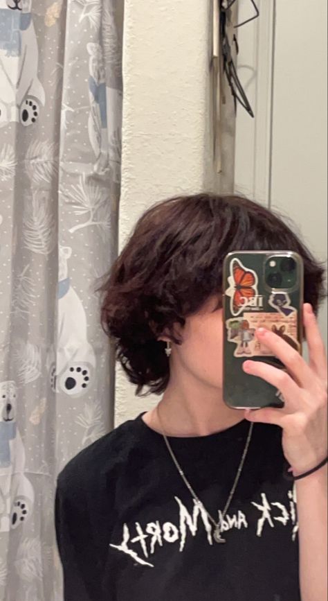 Fem And Masc Hair, Short Gender Fluid Haircuts, Gender Fluid Person, Gender Fluid Hairstyles, Gender Fluid Hair, Genderfluid Hairstyles, Gender Fluid Haircuts, Gender Fluid Aesthetic, Genderfluid People