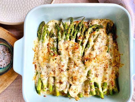 Asparagus Gratin Asparagus Gratin, Asparagus Side, Side Dishes For Ham, Easter Meal, Twice Baked Potatoes Casserole, Christmas Side, Christmas Side Dishes, Asparagus Recipes, Baked Potato Casserole