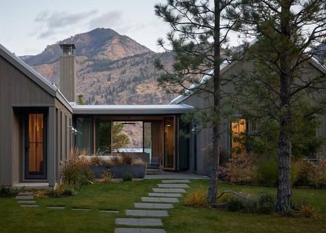 Lakeside cabin getaway boasts breathtaking views on Lake Chelan Cozy Window Nook, Cabin Getaway, Lake Chelan, Simple Building, Lakeside Cabin, Modern Mountain Home, Lake Cabin, Getaway Cabins, Cozy Farmhouse