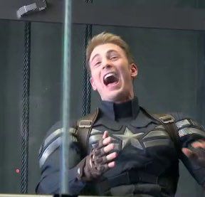 Chris Evans Funny, Captain Rogers, Marvel Comics Superheroes, The Winter Soldier, Chris Evans Captain America, Marvel Avengers Movies, Avengers Memes, Marvel Actors, Marvel 3