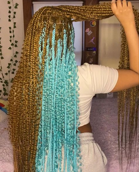 Peekaboo Braids, Peekaboo Hair Colors, Cute Box Braids, Twisted Hair, Peekaboo Hair, Big Box Braids Hairstyles, Colored Braids, Box Braids Hairstyles For Black Women, Cute Braided Hairstyles