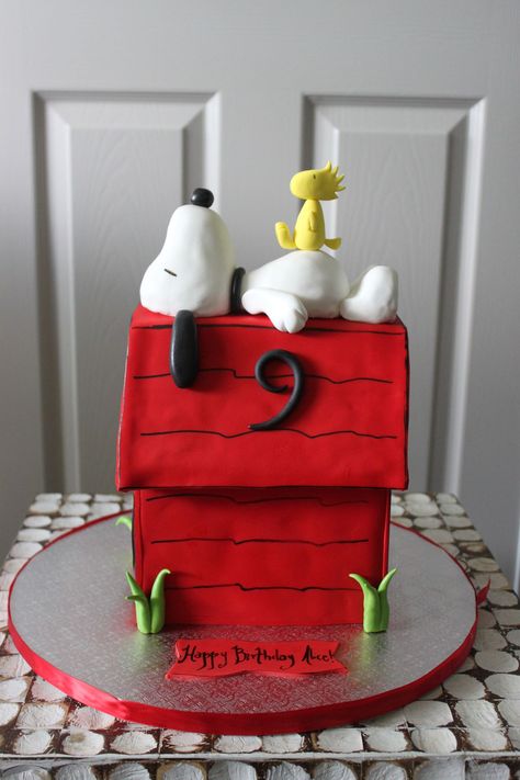 Snoopy and Woodstock: Sandra's Cakes, facebook Snoopy Cake Birthdays, Snoopy Cake Ideas, Peanuts Birthday Cake, Snoopy Birthday Cake, Bolo Snoopy, Peanuts Birthday Party, Snoopy Birthday Party, Snoopy Cake, Snoopy Friends