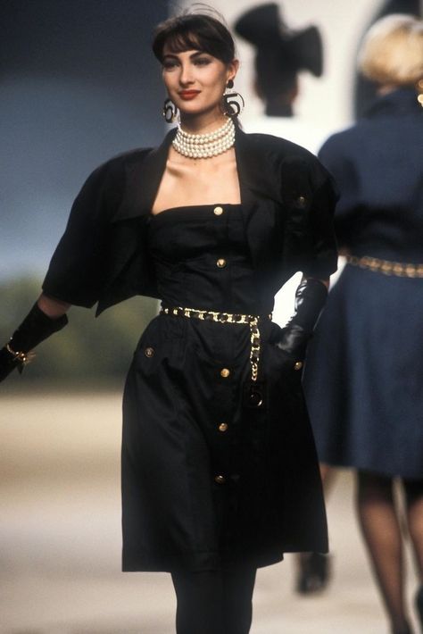 Vintage Runway Fashion, Chanel Spring Summer, Classic Chanel, 90s Runway Fashion, Runway Fashion Couture, Runway Outfits, Original Supermodels, Clueless Outfits, Chanel Spring