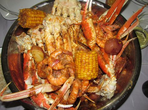 When I go to California, the one thing I make sure my family does is eat at Boiling Crab. It must be the two hour wait that always gets me coming back for more.. or maybe it’s the whole shaba… Boiling Crab, Crab Sauce, Seafood Boil Party, Seafood Boil Recipes, Seafood Sauce, Boiled Food, Shrimp Boil, Cooking Seafood, Crab Recipes