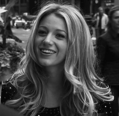 Serena Van Der Woodsen Black And White, Gossip Girl Black And White, Georgina Sparks, Feminine Icons, Phone Widget, Serena Van Der, Serena Van, Serena Van Der Woodsen, Xoxo Gossip Girl