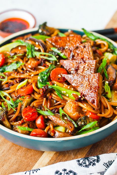 Chili Oil Noodle Stir Fry Sweet and Spicy Recipes With Chili Oil, Sweet Chilli Stir Fry, Sweet And Spicy Stir Fry, Spicy Oil Noodles, Chili Oil Tofu, Spicy Chili Oil Noodles, Macro Dinner, Thick Rice Noodles, Rice Wrappers