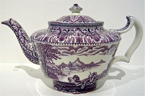 Lavender Transferware Purple Transferware, Purple Pottery, Purple Plates, Purple Things, Antique Dishes, Teapots And Cups, Tea Pots Vintage, Tea Art, Chocolate Pots