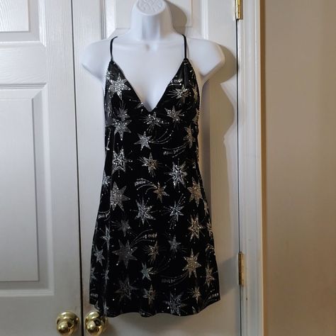 Victoria's Secret Black Silver Shooting Stars Velvet Glitter Sleep Dress Sz M Nwt Limited Edition Adjustable Crisscross Straps Victoria's Secret Is Also Written In Glitter Throughout The Sleep Dress Fabric 90% Polyester 10% Elastane Measurements Lying Flat Are Chest Underarm To Underarm 15" Length 30" Located Bin 70 Grunge Dresses, Starry Night Dress, Victoria Secret Outfits, Frilly Dresses, New Years Eve Dresses, Theme Dress, Deep Winter, Floral Robes, Dress Aesthetic