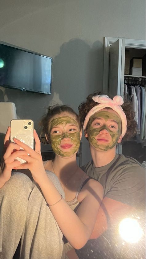 Couples Face Masks Aesthetic, Couples Face Masks Pictures, Couple Face Masks, Face Mask Aesthetic, Mask Aesthetic, Teenage Love, Aesthetic Couple, 사진 촬영 포즈, Couple Selfies