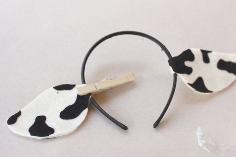 Diy Cow Ears, Easy Cow Costume, Kids Cow Costume, Diy Cow Costume, Peanut Costume, Cow Halloween Costume, Nativity Animals, Cow Appreciation Day, Nativity Costumes