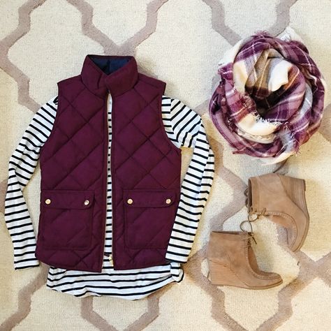 The perfect Fall outfit inspiration with puffer vests and booties. Pijamas Women, Perfect Fall Outfit, Outfit Inspiration Fall, Autumn Style, Vest Outfits, Mode Hijab, Puffer Vest, Mode Style, Mom Style