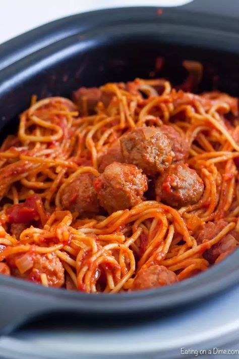 Spaghetti is even easier thanks to Crockpot spaghetti and meatballs recipe. This is the perfect meal that takes little effort to get dinner on the table. Crock Pot Spaghetti And Meatballs, Crock Pot Spaghetti, Crockpot Spaghetti Sauce, Spaghetti And Meatballs Recipe, Spaghetti Casserole Recipe, Meatball Recipes Crockpot, Crockpot Spaghetti, Slow Cooker Spaghetti, Best Spaghetti