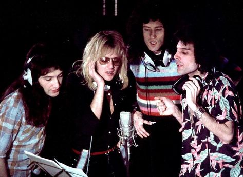 But everybody wants to put me down They say I'm going crazy They say I got a lot of water in my brain Ah, got no common sense I got nobody left to believe in... - - - - #freddiemercury #johndeacon #brianmay #rogertaylor #queen #queenband #music #legends #70s #icons Somebody To Love, Queen Band, Queen, Band