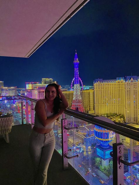 las vegas, vegas, las vegas aesthetic, vegas strip Penthouse View Night, Vegas Penthouse, Vegas Aesthetic, Las Vegas Girls, Vegas Photos, Penthouse View, Vegas Outfits, Las Vegas Outfit, Cosmopolitan Las Vegas