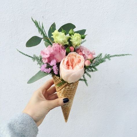 Ice Cream Flower, Florist Studio, 45th Birthday Gifts, Flower Cones, Flower Shop Decor, Wafer Paper Flowers, Creative Flower Arrangements, Flower Cart, Flower Bar