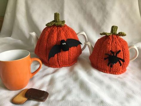 Knitting Pattern – Pumpkin, Halloween, tea cosy pattern – Knitting Knitted Wreath, Tea Cosy Pattern, Tea Cosy Knitting Pattern, Tea Cozy Pattern, Pumpkin Cups, Pumpkin Tea, Beginner Knitting Pattern, Cozy Pattern, Fair Isle Knitting Patterns