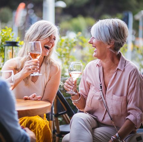 Happy senior women drinking wine and laughing together at restaurant Women Drinking Wine, Senior Health, Drinking Wine, Reality Shows, Body Tissues, Healthy Brain, Toxic People, Make Friends, Brain Health