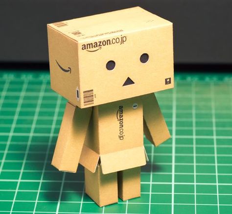 Robot Box Craft, Cardboard Box Robot, Cardboard Robot Diy, Event Technology Ideas, Cardboard Characters, Cute Robot Design, Robot Papercraft, Robot Box, Paper Character