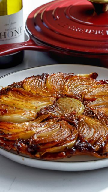 Onion Tarte Tatin, Onion Tarte, Onion Tart, Fruit Tarts, Savory Foods, Holiday Appetizer, Dried Thyme, Yummy Meals, French Pottery