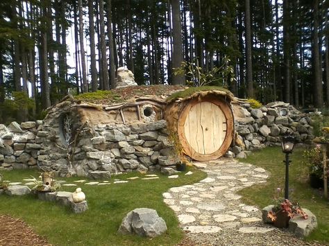 A little hobbit house!  At Brother's Greenhouse, one of my favorite places to go!!! Casa Hobbit, Northwest Landscaping, Washington State Travel, Washington Hikes, Washington Travel, Oregon Washington, Too Good To Be True, Magical Places, Oh The Places Youll Go