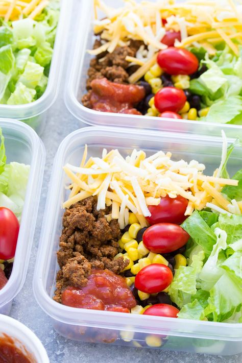 Meal Prep Taco Salad Lunch Bowls that you can make ahead! These easy taco salads are filled with taco beef, lettuce, cheese, black beans, corn and salsa! Healthy Taco Bowl Meal Prep, Meal Prep Taco Salad, Taco Salad Lunch, Taco Bowl Meal Prep, Taco Beef, Lunch Bowls, Healthy Tacos Salad, Salad Lunch, Taco Salads