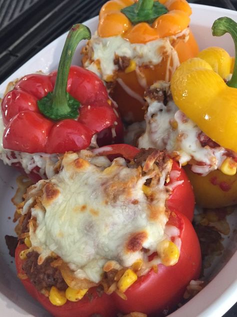 Taco Stuffed Bell Peppers with Rice and Ground Beef Peppers Aesthetic, Stuffed Bell Peppers With Rice, Mini Stuffed Peppers, Taco Stuffed Bell Peppers, Taco Twist, Pepper Aesthetic, Rice And Ground Beef, Stuffed Pepper, Sweet Peppers