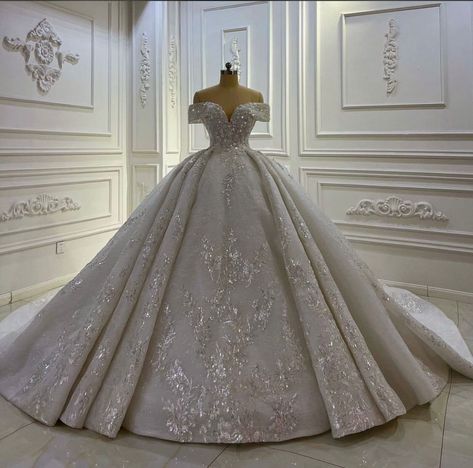 Princess Wedding Dresses Sparkle, Ball Gown Sparkle, Fairytale Wedding Dress Princesses, Flower Ball Gown, Wedding Dress 2023, Big Wedding Dresses, Pretty Quinceanera Dresses, Sparkle Wedding Dress, Fairy Tale Wedding Dress