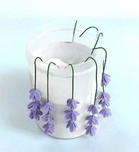 Mini Plants Diy, Cake Decorating Books, Cake Decorating Flowers, Sugar Paste Flowers, Sugar Flowers Cake, Sugar Flowers Tutorial, Fondant Flower Tutorial, Lavender Petals, Petal Dust