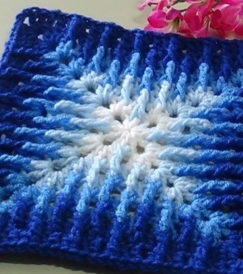 Don't you just love the choice of blue colors in this 3 Stitch Technique Granny Square? Known as the Mosaic granny square. #knitting #knittingideas #crochettips Mosaic Granny Square, Grandma Crochet, Interlocking Crochet, Granny Square Pattern Free, Hobbies Crafts, Sunburst Granny Square, Granny Square Haken, Yarn Ideas, Simple Video