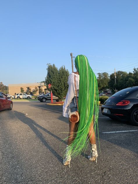 One of the best things about attending an HBCU is all the AMAZING hairstyles you can find on campus. This beauty😮 Neapolitan Braids, Box Braids Green, Green Box Braids, Green Braids, Pretty Braids, Amazing Hairstyles, Beautiful Black Hair, Protective Hairstyles For Natural Hair, Box Braids Hairstyles For Black Women