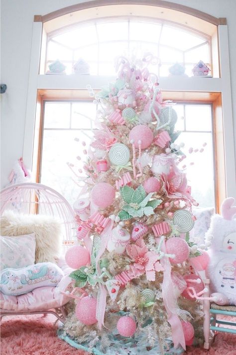 Pinkmas Party, Pink And White Christmas, Pastel Christmas Decor, Christmas Tree Inspo, A Pink Christmas, Candy Christmas Tree, Whimsical Christmas Trees, Christmas Tree Decorating Themes, Pink Xmas