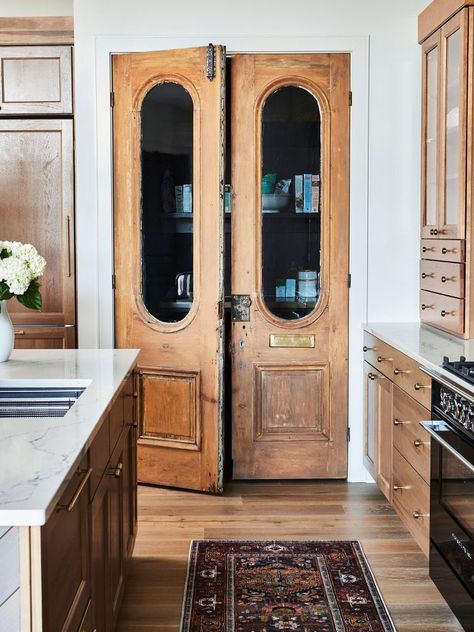 35 Walk-In Pantry Ideas That Maximize Storage Butlers Pantry Ideas, Walk In Pantry Ideas, Kitchen Pantry Doors, Pantry Room, Hill Country Homes, Butler’s Pantry, Maximize Storage, Cafe Door, Pantry Ideas