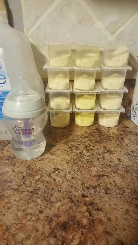 Premade scoops of formula. Time efficent & recycled old baby containers. These are gerber. Future Mom, Baby Must Haves, Baby Formula, Baby Diy, Diy Hacks, Diy Baby Stuff