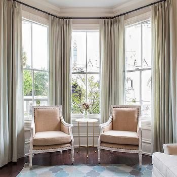 Curtains On Bay Windows - Use long floor to ceiling panels to frame each window - simple/plain fabric thats easy to clean is best! Bay Window Curtain Ideas, Bay Window Dressing, Bay Window Decorating Ideas, Bay Window Decor, Window Chair, Living Room Bay Window, Bay Window Treatments, Bay Window Living Room, Bay Window Curtain Rod