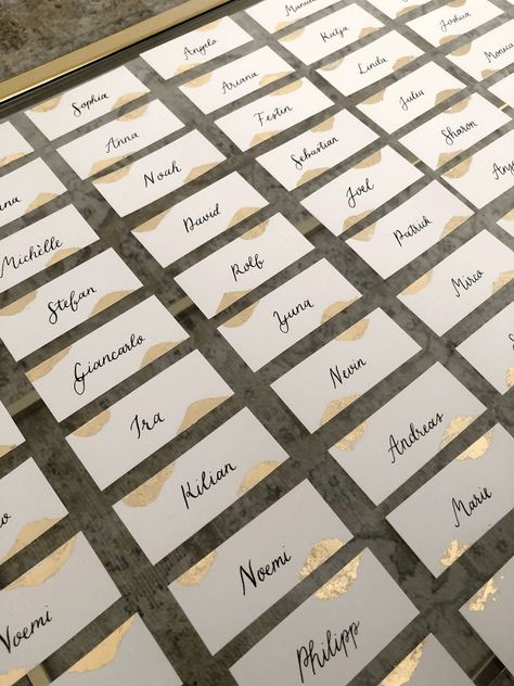 These elegant place cards with gold elements are perfect for celebrations of any kind where you want to express your appreciation to your guests. After all, who doesn't enjoy handwritten place cards in calligraphy? They also totally upgrade the table and round off the table setting. How about place cards at your wedding party, on your birthday, your JGA, or at a special meal? Each place card is handmade, so each card is unique. They are made of high-quality 190g paper, black ink, gold leaf (amou Your Birthday Your, Handwritten Place Cards, Leaves Name, Gold Place Cards, Elegant Place, Wedding Name Cards, Paper Black, Paper Place, Wedding Name