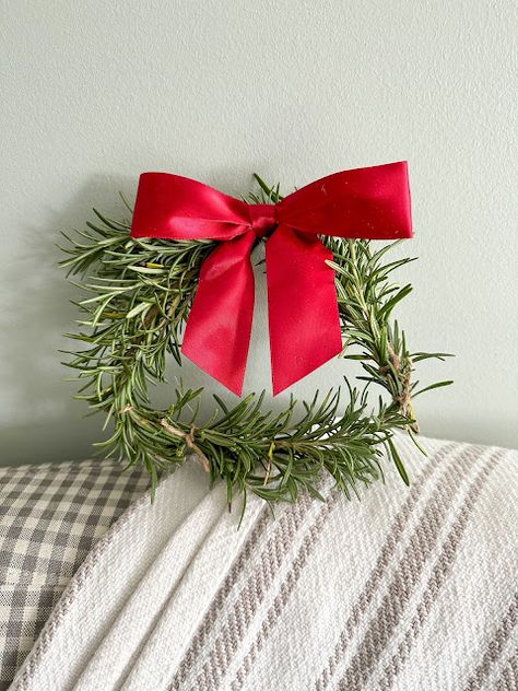 DIY Rosemary Wreath | Our Good Life Rosemary Crafts, Rosemary Wreath Diy, Rosemary Wreath, Diy Christmas Snowman, Craft To Make, Sustainable Christmas, Christmas Chalkboard, Wreaths Diy, Tree Shapes