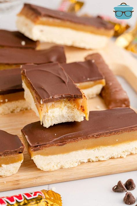 Homemade Twix Bars (+Video) - The Country Cook Homemade Twix Bars, Twix Bars, Twix Bar, Country Cook, The Country Cook, Bake Desserts, Yummy Foods, No Bake Desserts, If You Love