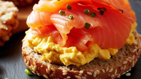 Fluffy Scrambled Eggs, Salmon Eggs, Scrambled Egg, English Muffin, Morning Food, Smoked Salmon, Scrambled Eggs, Breakfast Ideas, Healthy Breakfast