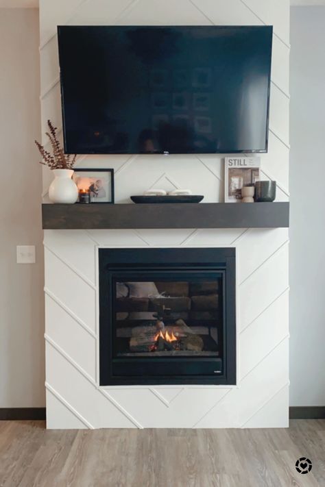 Fireplace Under Tv Decor, Decorate Mantle Fireplace With Tv, Tv Mantle Decorating Ideas, Tv Mantel Decor, Modern Mantle Decorating Ideas With Tv, How To Decorate Mantle With Tv Above It, Mantle Styling With Tv, Mantel Decorating Ideas With Tv Everyday, Fireplace With Tv Above Decor