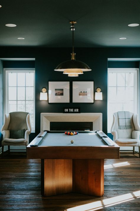 Cozy Pool Table Room, Home Pool Room, Pool Table Room Ideas Man Caves, Billard Room Ideas, Snooker Table Room, Pool Table Room Ideas, Hobbies Room, Billiards Room Decor, Modern Classic Interior Design